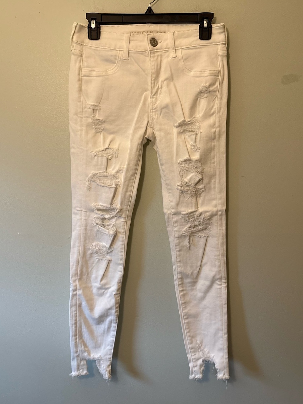 American Eagle Outfitters White Distressed Skinny Jeans, Size 4 Women’s, Stretch